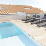 Grand Cap Rooftop Pool فندق