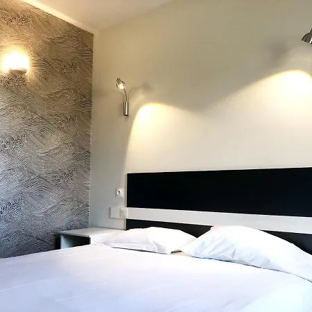 Grand Cap Rooftop Pool Hotel