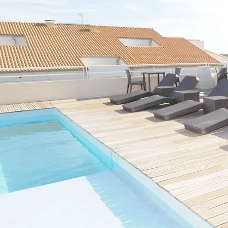 Grand Cap Rooftop Pool Hotel