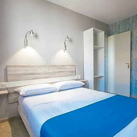 Hotel Grand Cap Rooftop Pool
